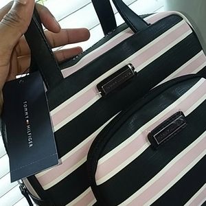Im selling aa tommy Hilfiger cosmetic's makeup bag